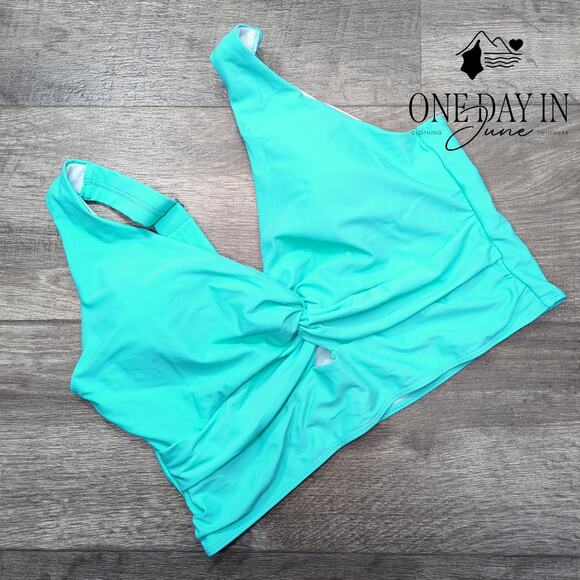 CharmLeaks Twist Front Keyhole Bikini Top Size 2XL - Picture 1 of 3